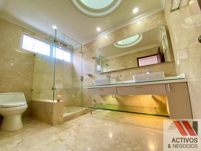 Casa de 4 alcobas en venta en Altos Del Poblado, Medellín, 240 m² · foto 17 de 22