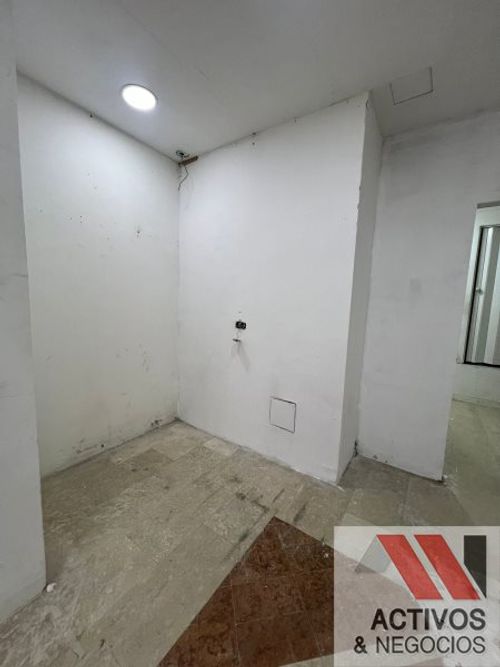 Local en arriendo en San Diego, Medellín, 37 m² · foto 9 de 10