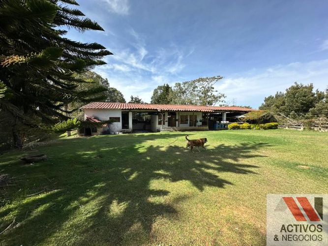 Finca en venta en Santa Elena, Medellín, 7853 m² · foto 2 de 18