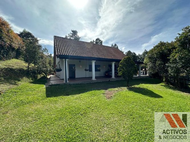 Finca en venta en Santa Elena, Medellín, 7853 m² · foto 3 de 18