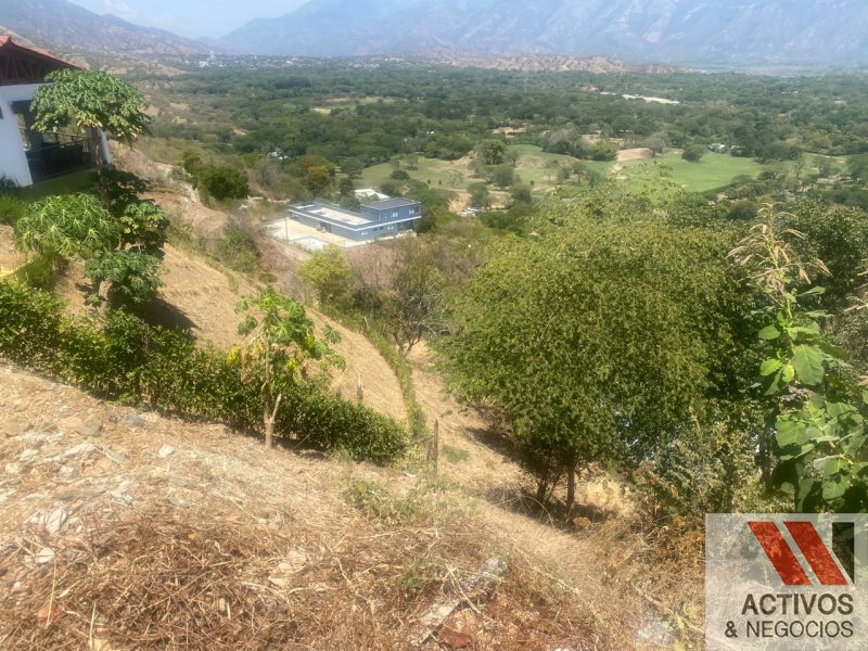 -1BR Land in El espinal (3300 m²) for Sale