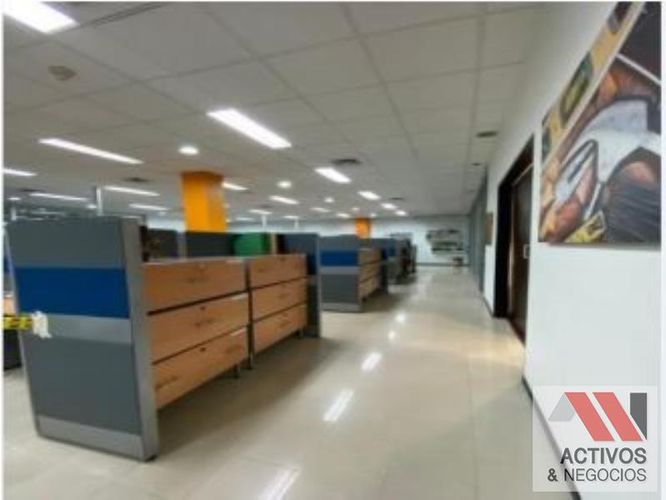 Oficina en arriendo en Villa Carlota, Medellín, 335 m² · foto 3 de 7