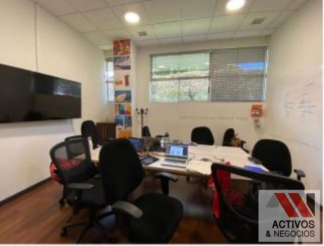 Oficina en arriendo en Villa Carlota, Medellín, 335 m² · foto 6 de 7