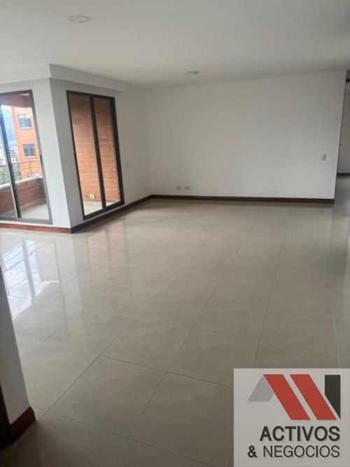 Apartamento de 3 alcobas en arriendo en El Diamante No. 2, Medellín, 136 m² · foto 2 de 13
