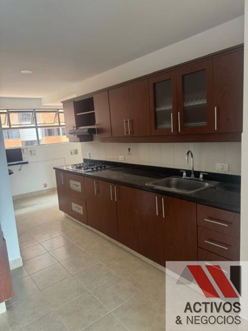 Apartamento de 3 alcobas en arriendo en El Diamante No. 2, Medellín, 136 m² · foto 3 de 13