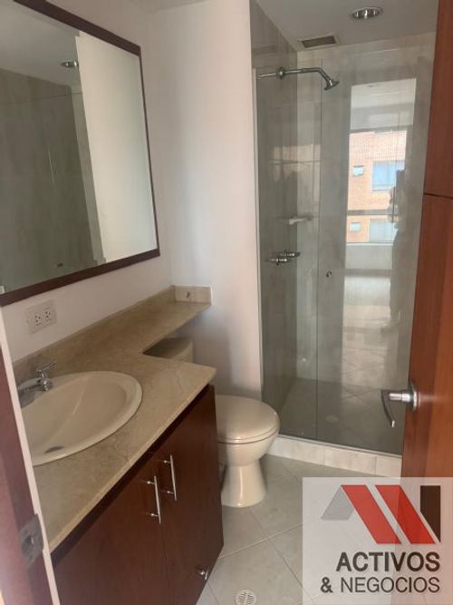 Apartamento de 3 alcobas en arriendo en El Diamante No. 2, Medellín, 136 m² · foto 5 de 13
