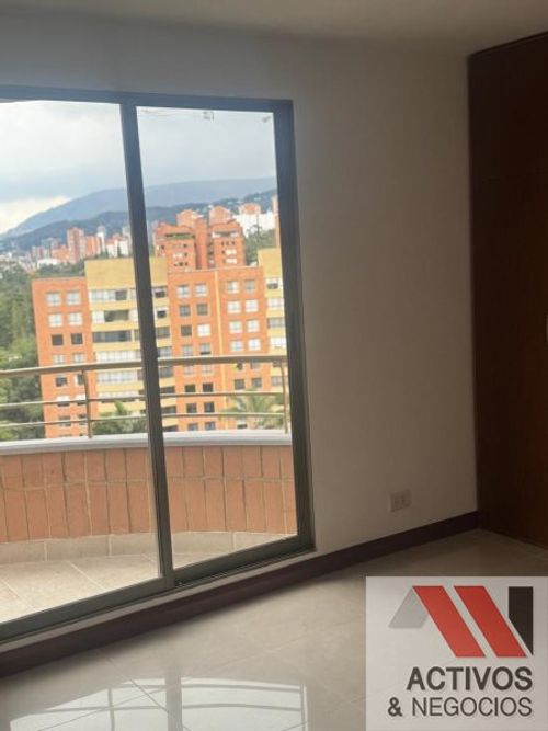 Apartamento de 3 alcobas en arriendo en El Diamante No. 2, Medellín, 136 m² · foto 8 de 13