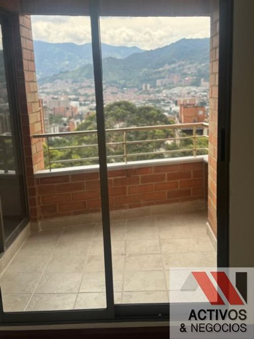 Apartamento de 3 alcobas en arriendo en El Diamante No. 2, Medellín, 136 m² · foto 11 de 13