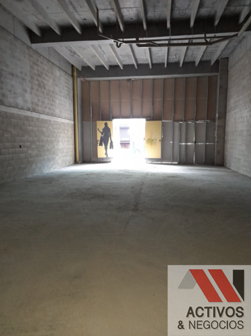 Local en arriendo en Colombia, Medellín, 136 m² · foto 2 de 2