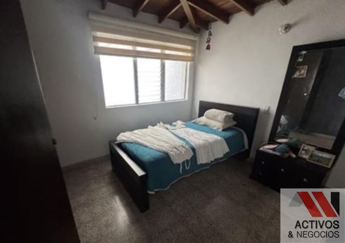 Casa de 4 alcobas en venta en Los Colores, Medellín, 238 m² · foto 2 de 24