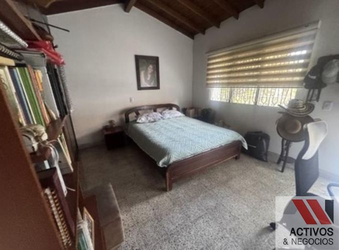 Casa de 4 alcobas en venta en Los Colores, Medellín, 238 m² · foto 5 de 24