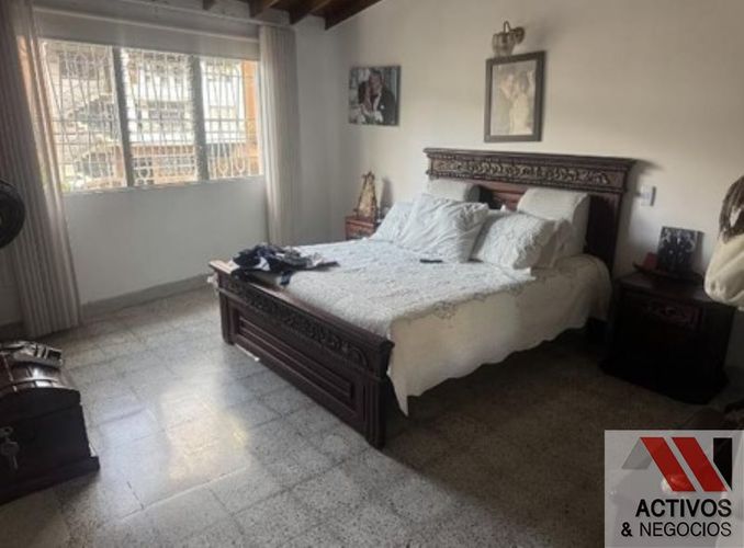 Casa de 4 alcobas en venta en Los Colores, Medellín, 238 m² · foto 6 de 24