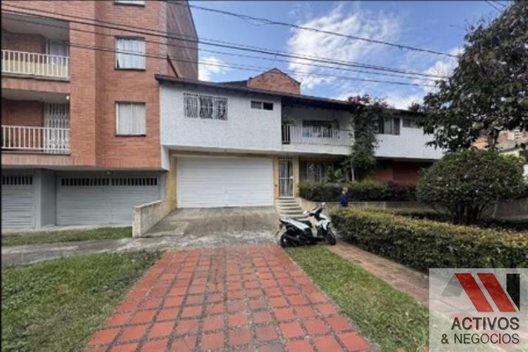 Casa de 4 alcobas en venta en Los Colores, Medellín, 238 m² · foto 10 de 24