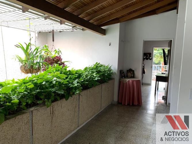 Casa de 4 alcobas en venta en Los Colores, Medellín, 238 m² · foto 11 de 24