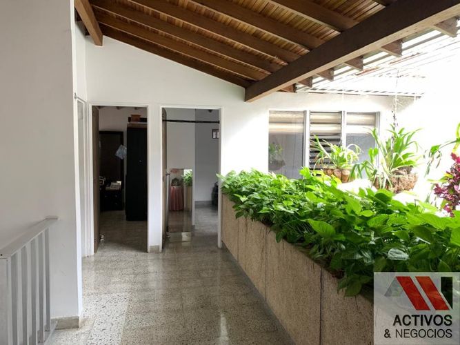 Casa de 4 alcobas en venta en Los Colores, Medellín, 238 m² · foto 12 de 24