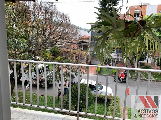 Casa de 4 alcobas en venta en Los Colores, Medellín, 238 m² · foto 13 de 24