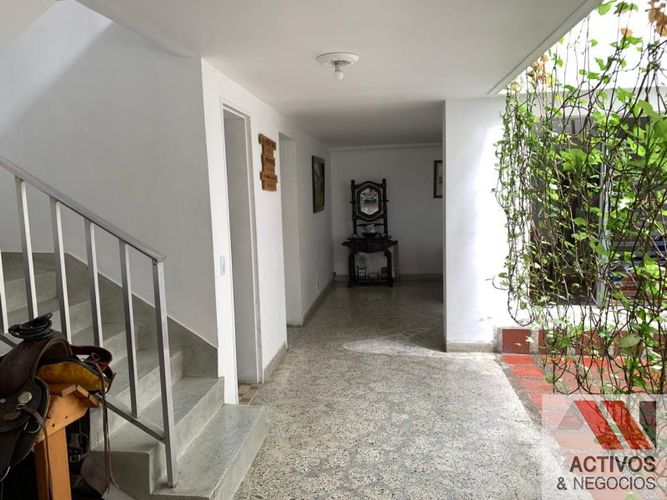 Casa de 4 alcobas en venta en Los Colores, Medellín, 238 m² · foto 16 de 24