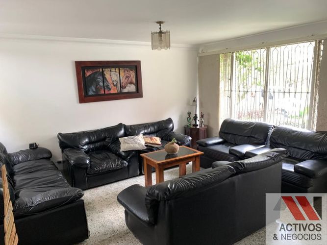 Casa de 4 alcobas en venta en Los Colores, Medellín, 238 m² · foto 17 de 24