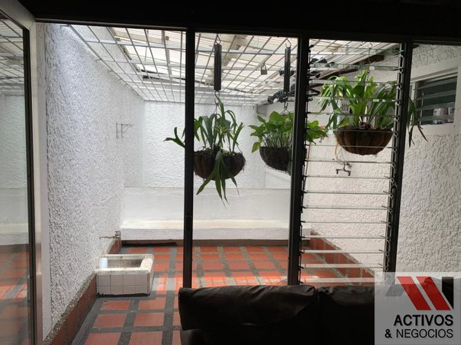 Casa de 4 alcobas en venta en Los Colores, Medellín, 238 m² · foto 19 de 24