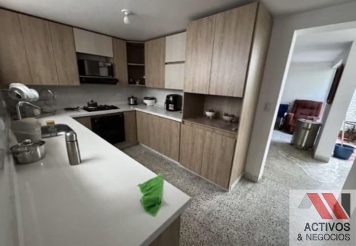 Casa de 4 alcobas en venta en Los Colores, Medellín, 238 m² · foto 21 de 24