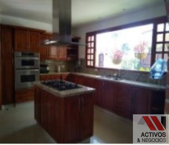 Casa de 7 alcobas en venta en Chipre, Rionegro · foto 13 de 21