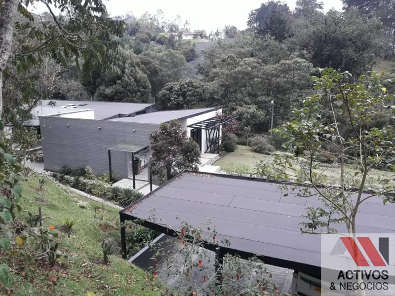 4BR House in Vía Las Palmas (2900 m²)
