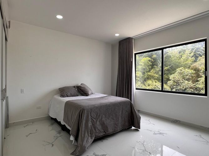 Apartamento de 3 alcobas en venta en El Poblado, Medellín, 222 m² · foto 8 de 16