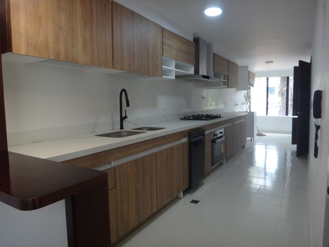 Apartamento en venta en El Poblado, Medellín · foto 5 de 15