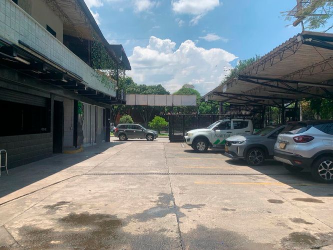 Local en arriendo en El Poblado, Medellín, 500 m² · foto 2 de 4