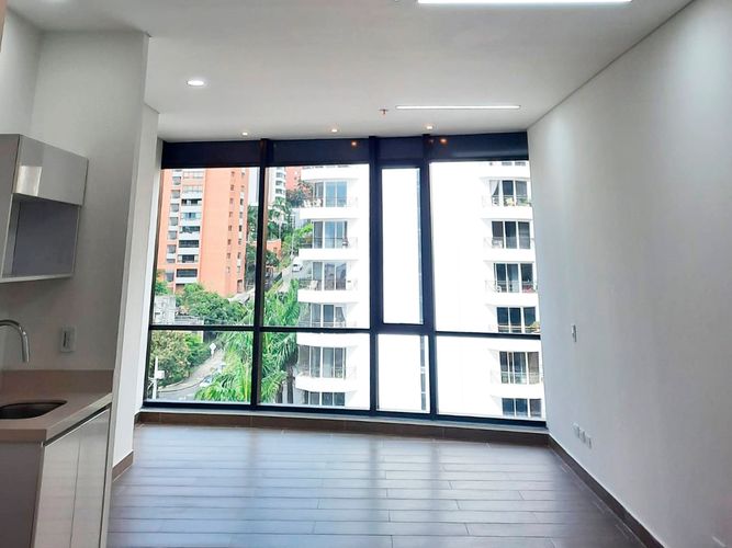Oficina en arriendo en El Poblado, Medellín, 33 m² · foto 2 de 7