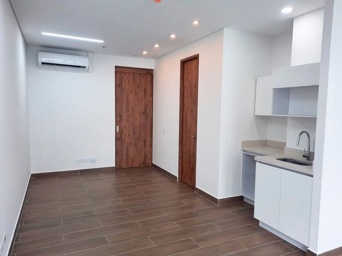 Oficina en arriendo en El Poblado, Medellín, 33 m² · foto 3 de 7