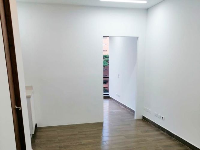 Oficina en arriendo en El Poblado, Medellín, 33 m² · foto 5 de 7