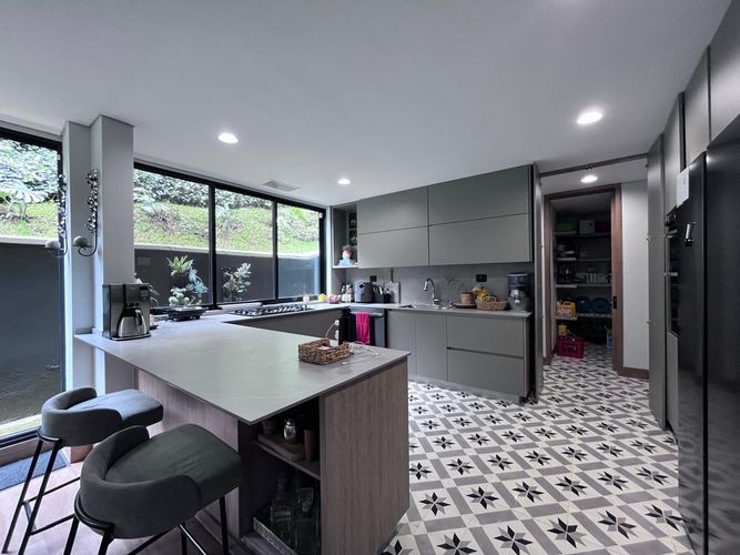 Casa de 4 alcobas en arriendo en Carrizales, Envigado, 361 m² · foto 6 de 19
