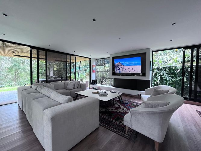 Casa de 4 alcobas en arriendo en Carrizales, Envigado, 361 m² · foto 2 de 19