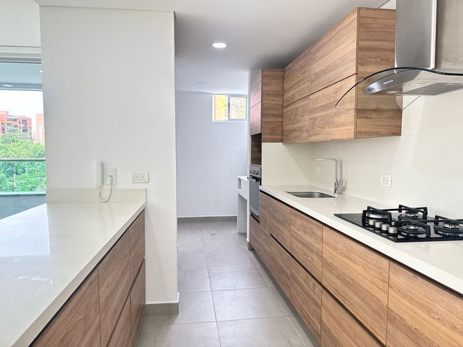 Apartamento de 3 alcobas en arriendo en El Poblado, Medellín, 125 m² · foto 6 de 19