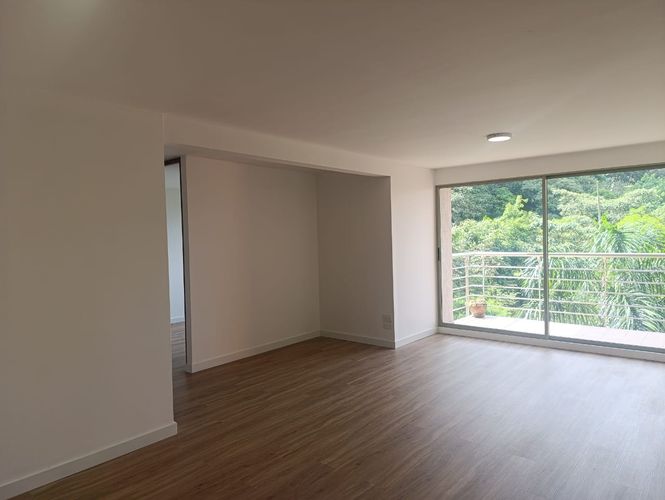 Apartamento de 2 alcobas en arriendo en El Poblado, Medellín, 94 m² · foto 2 de 16