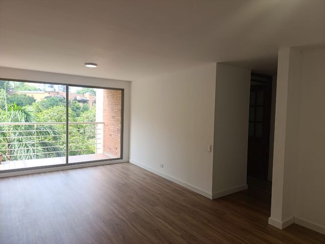 Apartamento de 2 alcobas en arriendo en El Poblado, Medellín, 94 m² · foto 3 de 16