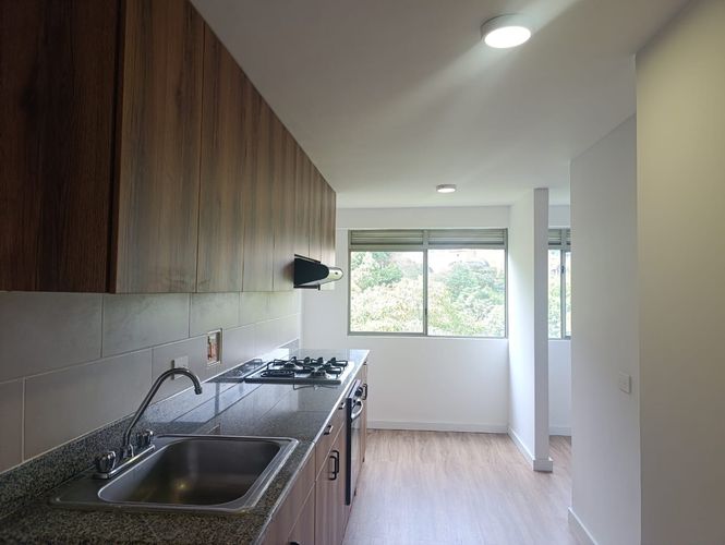 Apartamento de 2 alcobas en arriendo en El Poblado, Medellín, 94 m² · foto 5 de 16