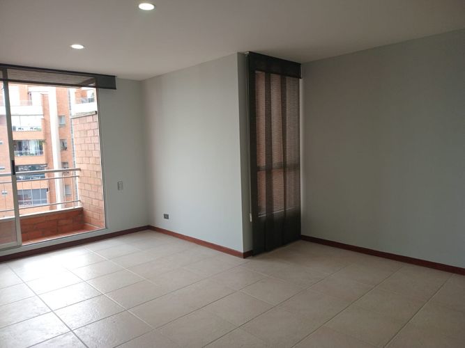 Apartamento de 3 alcobas en arriendo en El Poblado, Medellín, 20 m² · foto 2 de 16
