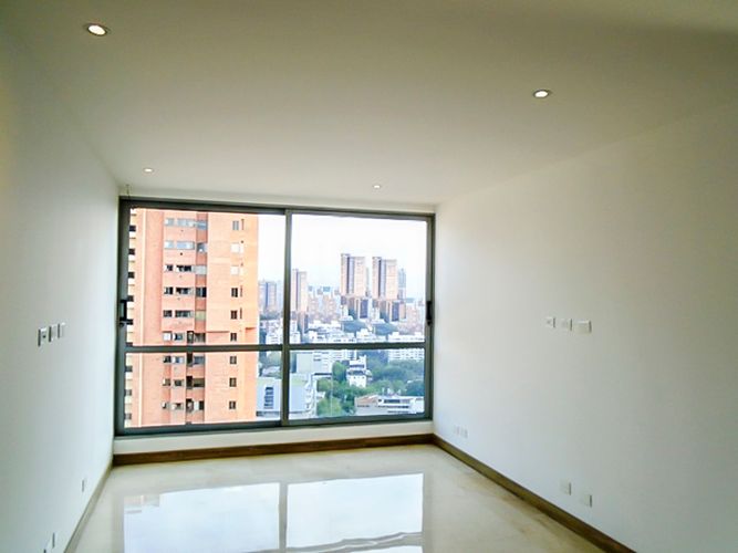 Apartamento de 3 alcobas en arriendo en El Poblado, Medellín, 240 m² · foto 9 de 16