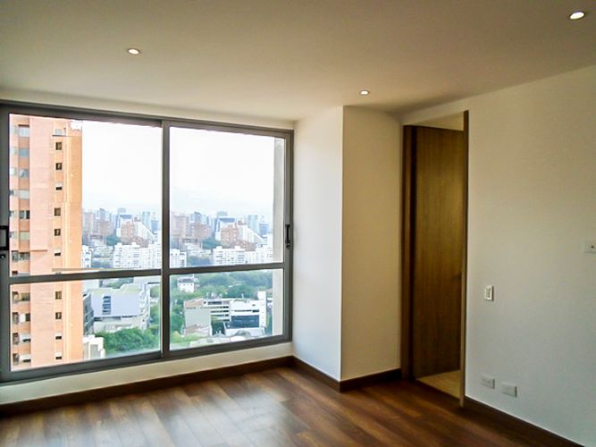Apartamento de 3 alcobas en arriendo en El Poblado, Medellín, 240 m² · foto 10 de 16