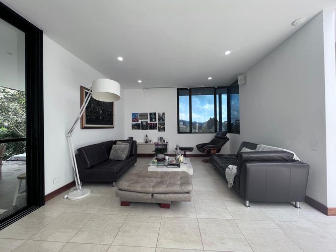 Casa de 4 alcobas en venta en Las Palmas, Envigado, 390 m² · foto 2 de 20