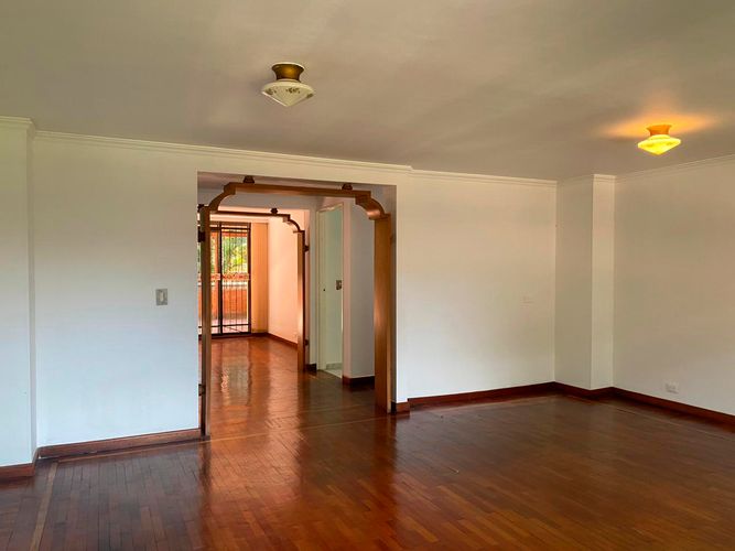 Apartamento en venta en El Poblado, Medellín · foto 2 de 18