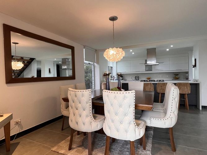 Casa de 5 alcobas en venta en Las Palmas, Envigado, 450 m² · foto 3 de 19