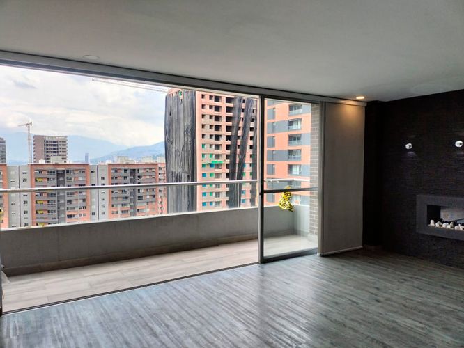 Apartamento de 3 alcobas en arriendo en El Poblado, Medellín, 100 m² · foto 3 de 19