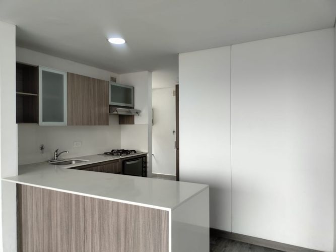 Apartamento de 3 alcobas en arriendo en El Poblado, Medellín, 100 m² · foto 5 de 19