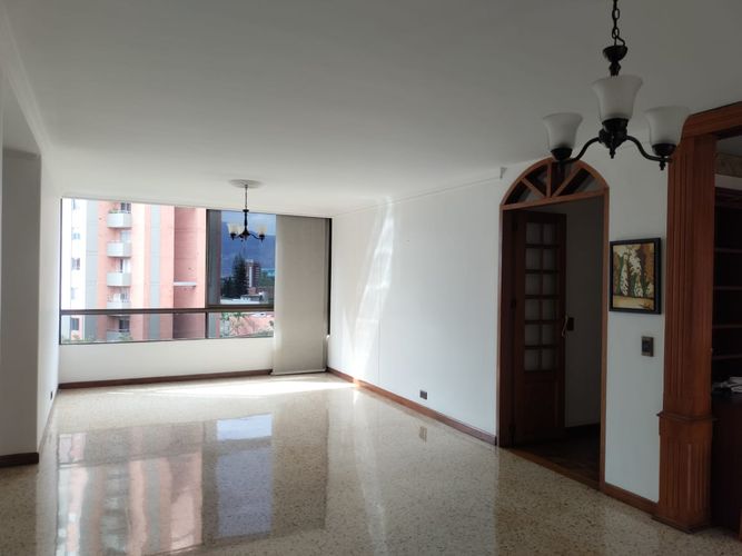 Apartamento de 3 alcobas en venta en El Poblado, Medellín, 153 m² · foto 3 de 18