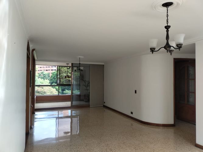 Apartamento de 3 alcobas en venta en El Poblado, Medellín, 153 m² · foto 4 de 18