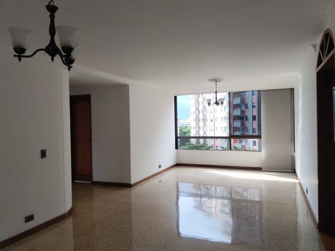 Apartamento de 3 alcobas en arriendo en El Poblado, Medellín, 153 m² · foto 2 de 18