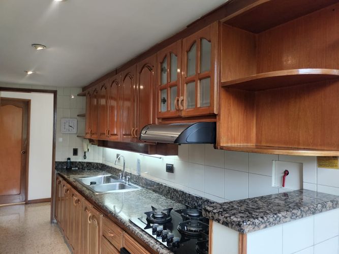 Apartamento de 3 alcobas en arriendo en El Poblado, Medellín, 153 m² · foto 6 de 18